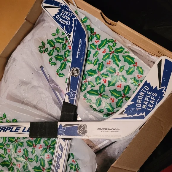 Maple leafs - Picture 4 of 12